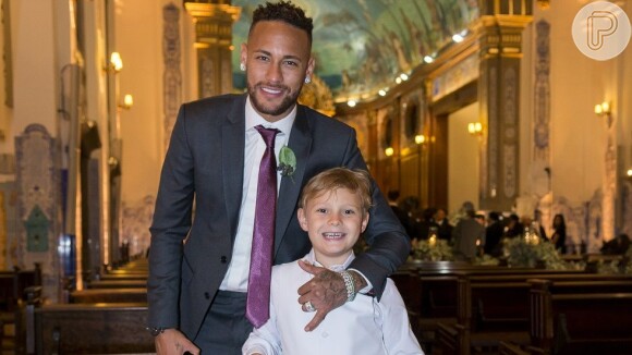 Neymar mostra vídeo do filho, Davi Lucca, explicando que não vai falar com ele pois está com o irmão mais novo no colo. Veja postagem feita no sábado, dia 22 de agosto de 2019