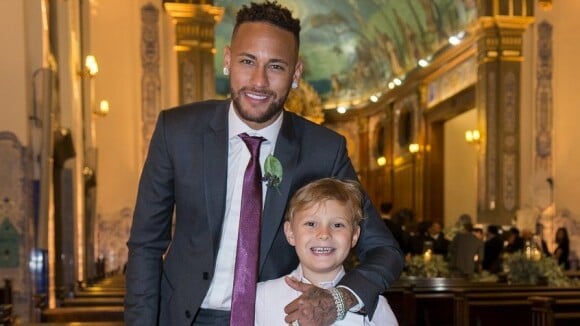 Filho de Neymar, Davi Lucca encanta jogador com irmão caçula no colo. Vídeo!