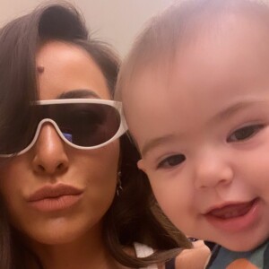 Filha de Sabrina Sato e Duda Nagle, Zoe, de 10 meses, mostrou dentinhos em foto com a mãe, nesta quinta-feira, 3 de outubro de 2019