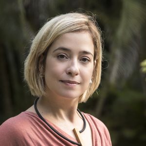 Lígia (Paloma Duarte) se preocupa com o retorno do pai biológico de Nina na novela 'Malhação: Toda Forma de Amar'