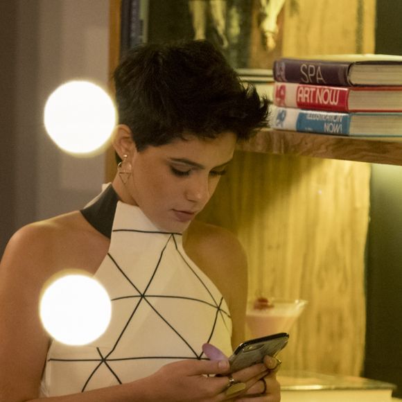 Martinha (Beatriz Damini) pede desculpas para Rita (Alanis Guillen), mas ela não perdoa na novela 'Malhação: Toda Forma de Amar'