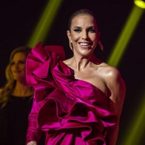 Ivete Sangalo brinca: 'Só tem uma cláusula que tem de ser cumprida nesse contrato. Tem de gravar comigo, senão não vai gravar com ninguém'