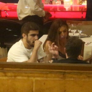 Caio Castro ganhou elogio de Grazi Massafera em foto e fez os fãs torcerem: 'Namorem'