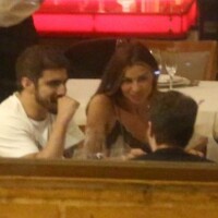 Caio Castro e Grazi Massafera deixam restaurante juntos após jantar com amigos
