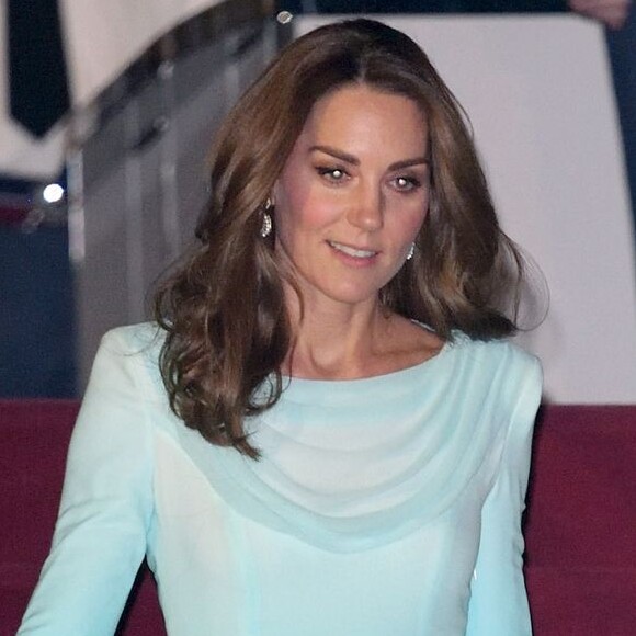 Vestido de Kate Middleton chama atenção por detalhe inusitado e é comparado ao de Princesa Diana em viagem  nesta segunda-feira, dia 14 de outubro de 2019