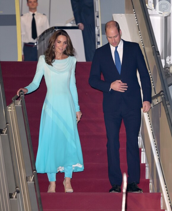 Kate Middleton e Príncipe William desembarcam no aeroporto do Paquistão nesta segunda-feira, dia 14 de outubro de 2019