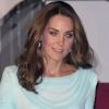 Kate Middleton elegeu uma peça em tom azul para a viagem oficial