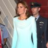 Kate Middleton desembarcou no Paquistão nesta segunda-feira (14) usando uma roupa típica da cultura local