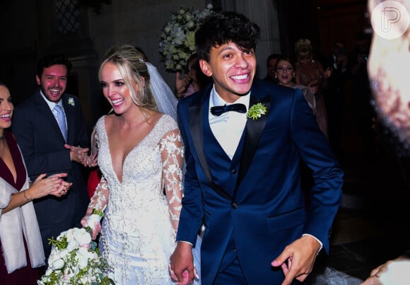 Grávida do primeiro filho, Tata Estaniecki se casou com Julio Cocielo em maio de 2018