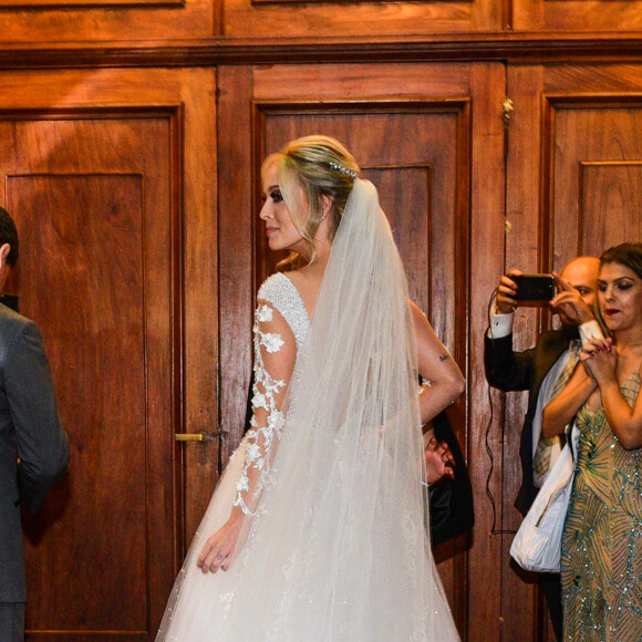 Tata Estaniecki está casada com Julio Cocielo desde maio de 2018