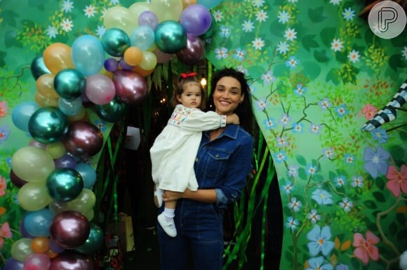Débora Nascimento atribuiu à filha, Bella, de 1 ano, forças que encontrou para superar fim do casamento