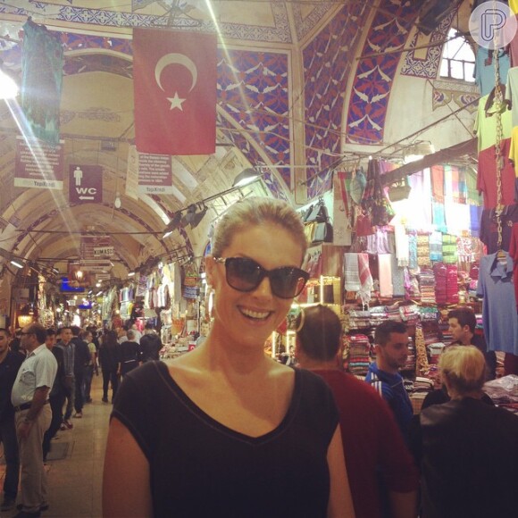 Ana Hickmann visita pontos turísticos da Turquia