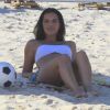 Mariana Rios é dona de corpão. Atriz esbanja boa forma em tarde de praia no Rio