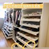 Bruna Marquezine postou foto de seu closet arrumado e a quantidade de tênis chamou atenção