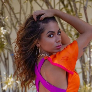 Anitta comemora a notícia de ter um novo irmão nesta quarta-feira, dia 23 de outubro de 2019