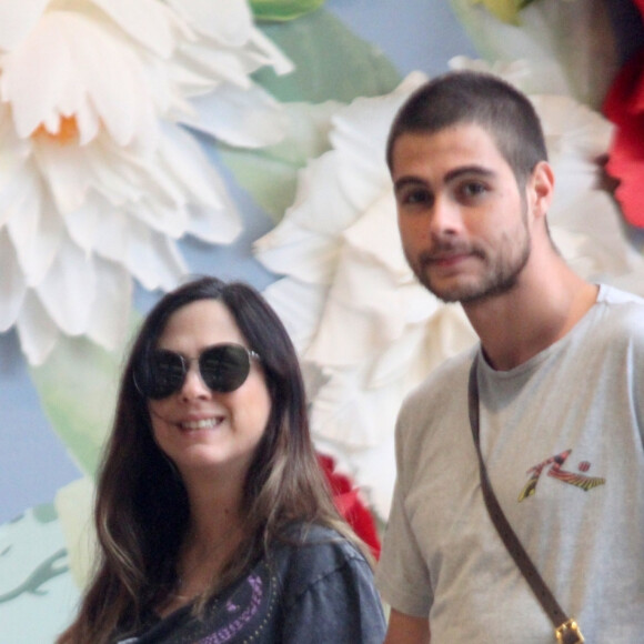 Tatá Werneck se derrepete pela filha: 'Meu amor, você me acorda de duas em duas horas, mas minha vontade é te acordar de 20 em 20 minutos de saudade'