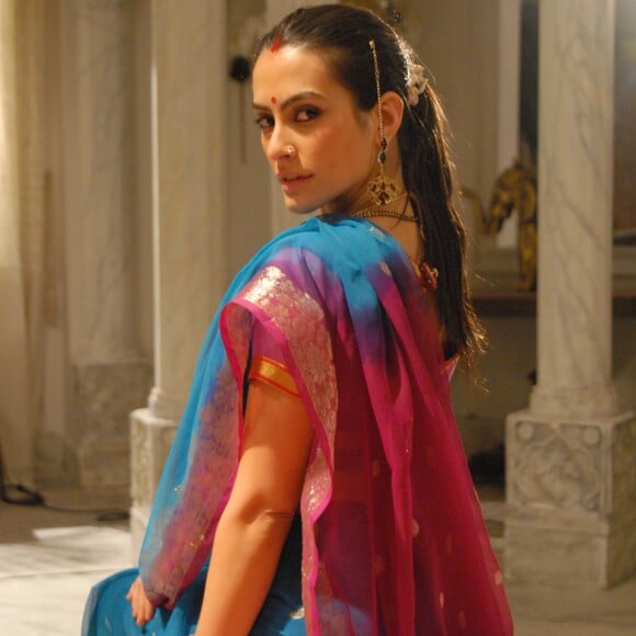 Cleo mudou o cabelo e adotou mega-hair por Nelma Véo para viver Surya na novela 'Caminho Das Índias', em 2009