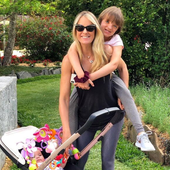 Ticiane Pinheiro está em Campos do Jordão com as filhas, Rafaella e Manuella, e Cesar Tralli