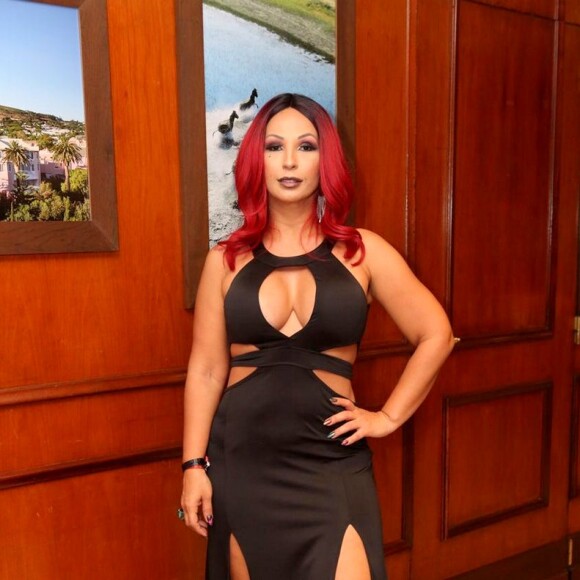 Valesca Popozuda aposta em vestido decotado com tiras e fendas em festa de Halloween neste sábado, dia 26 de outubro de 2019