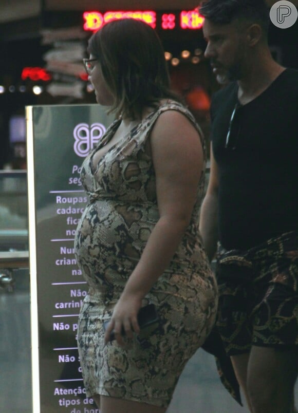 A barriga de grávida de Marília Mendonça ficou em evidência em seu look
