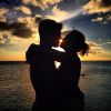 Juliana Paes compartilha foto romântica com o marido, Carlos Eduardo Baptista: 'Amantes', escreveu ela no Instagram nesta sexta-feira, 17 de outubro de 2014
