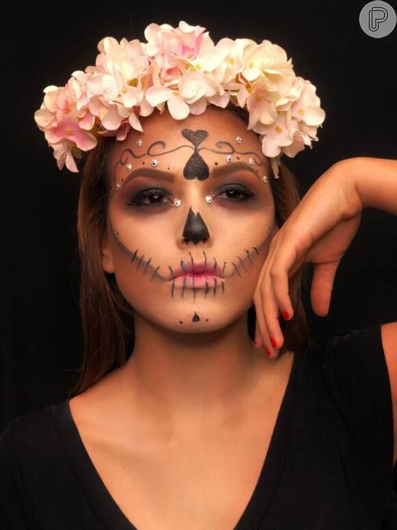 Pronta para o Halloween! Maquiagem de caveira mexicana desenhada pela makeup artist Quezia Melo