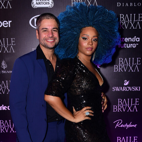 Juliana Alves curtiu o Baile da Bruxa com marido, Ernani Nunes
