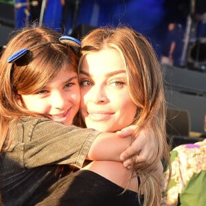 Caio Castro comentou foto de Grazi Massafera com a filha, Sophia, no Rock in Rio
