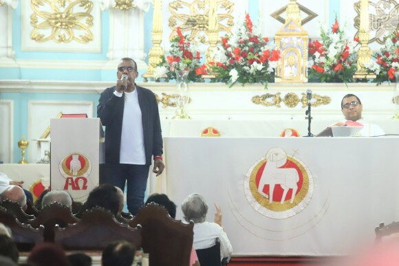 Jorge Benjor canta na missa de 7° dia de Jorge Fernando na igreja de São Jorge, no Rio de Janeiro, nesta segunda-feira, 04 de novembro de 2019