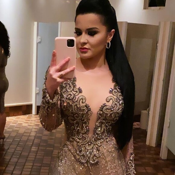 Dupla de Maiara, Maraisa usa vestido com brilho e cristais para casamento de Zé Neto nesta terça-feira, dia 05 de novembro de 2019


