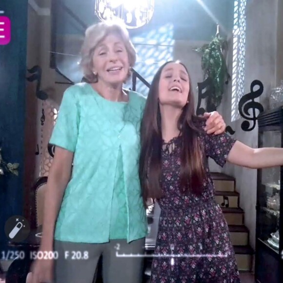 Na novela 'As Aventuras de Poliana', Mirela faz uma live cantando com sua avó no capítulo que vai ao ar na quinta-feira (14)