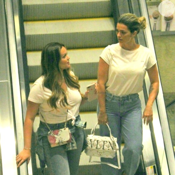 Kelly Key e filha, Suzanna, foram juntas em shopping na Barra da Tijuca