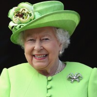 Moda cruelty-free! Rainha Elizabeth II não comprará roupas com pele animal