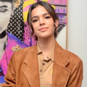 Bruna Marquezine se irrita com crítica de fake: 'A gente já entendeu que você é carente e fã incubado'