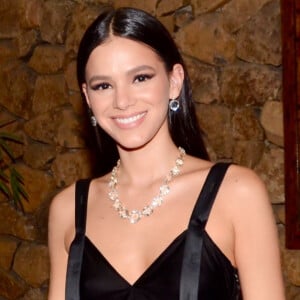 Bruna Marquezine ironiza fake: 'Para de bobeira e bota logo minha foto nesse icon'