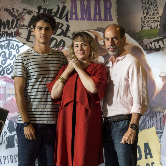 Max (Roberto Bomtempo) passa a sentir saudades de Guga (Pedro Alves) na novela 'Malhação: Toda Forma de Amar'