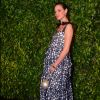 Laura Neira evidência barriga de gravidez em vestido para jantar de gala nesta quarta-feira, dia 13 de novembro de 2019