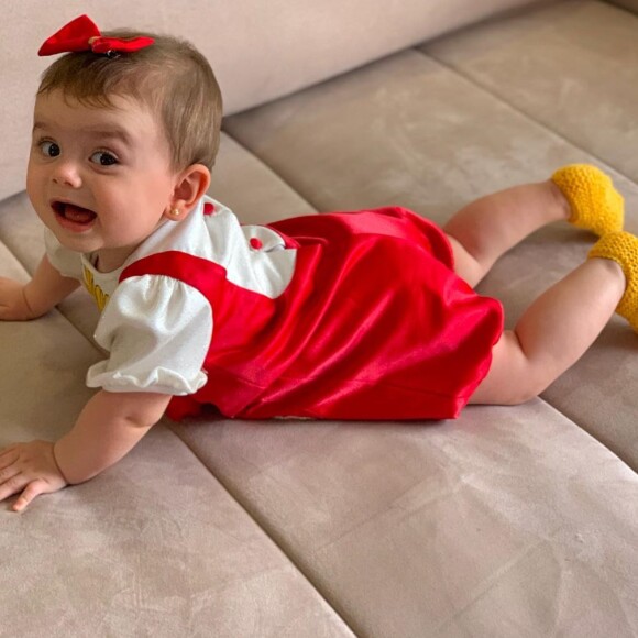 Filha de Thaeme Mariôto, Liz usou look temático para festa de 7 meses