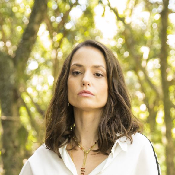 Lara (Rosanne Mulholland) decide armar para terminar com a relação de Rita (Alanis Guillen) e Filipe (Pedro Novaes) na novela 'Malhação - Toda Forma de Amar'