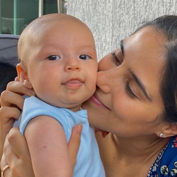 Camilla Camargo fica encantada ao ver a mãe, Zilu, brincando com o filho, Joaquim, nesta quinta-feira, dia 21 de novembro de 2019