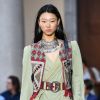 Diversidade na moda: modelos de diferentes etnias, como a asiática, também tiveram vez nas passarelas internacionais