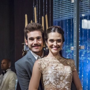 Juliana Paiva e Nicolas Prattes ficaram ainda mais próximos após morte do pai da atriz, Gilmar, que faleceu aos 64 anos de infarto