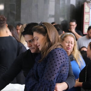 Elaine Mickely e Celso Filho no velório de Gugu Liberato, realizado na ALESP