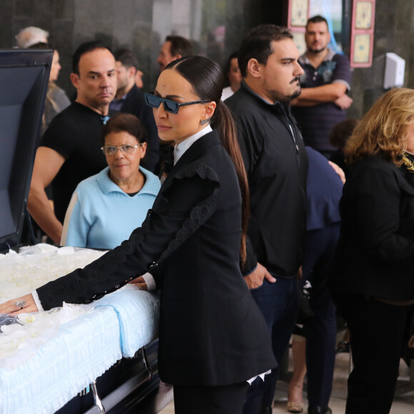 Sabrina Sato se despediu de Gugu Liberato no velório realizado na ALESP