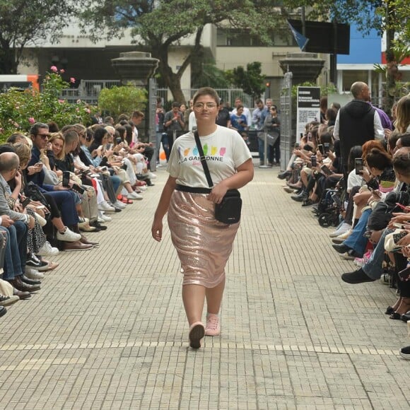 O desfile da collab da Riachuelo, La Garçonne e Barbie foi marcado pela diversidade