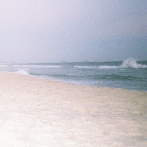 Bruna Marquezine exibe fotos artísticas em publicação nesta terça-feira, dia 03 de dezembro de 2019