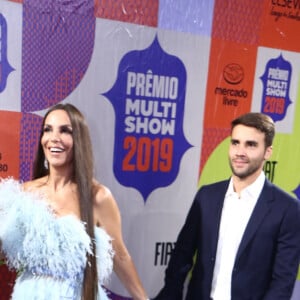 Ivete Sangalo e o marido, Daniel Cady, apareceram em nova foto com os filhos postada pela cantora