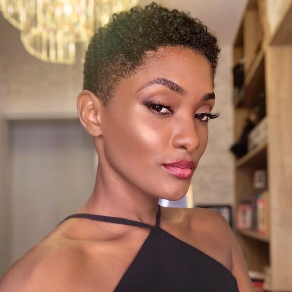 "Hoje eu estou mais madura e não é qualquer coisa que me tira do meu trabalho, tem que ser algo muito relevante", destaca Erika Januza