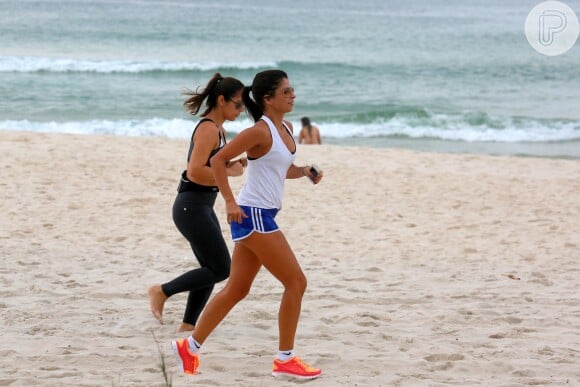 Anna Lima também correu na praia