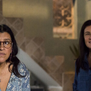 Thelma (Adriana Esteves) e Lurdes (Regina Casé) vão brigar na novela 'Amor de Mãe'